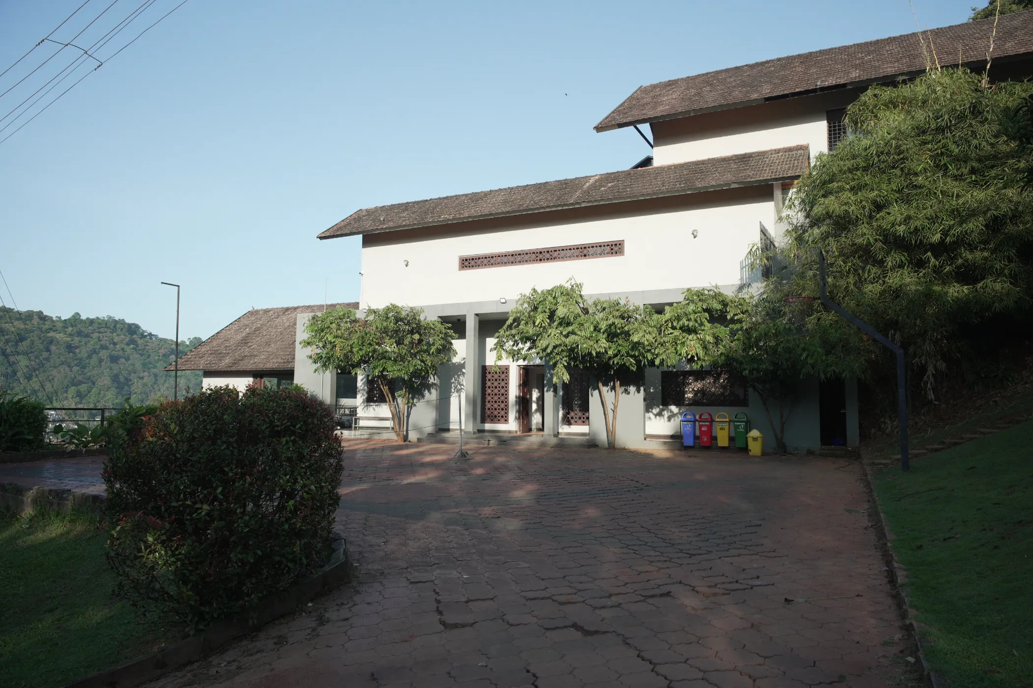 korome-campus-courtyard-waste-bins
