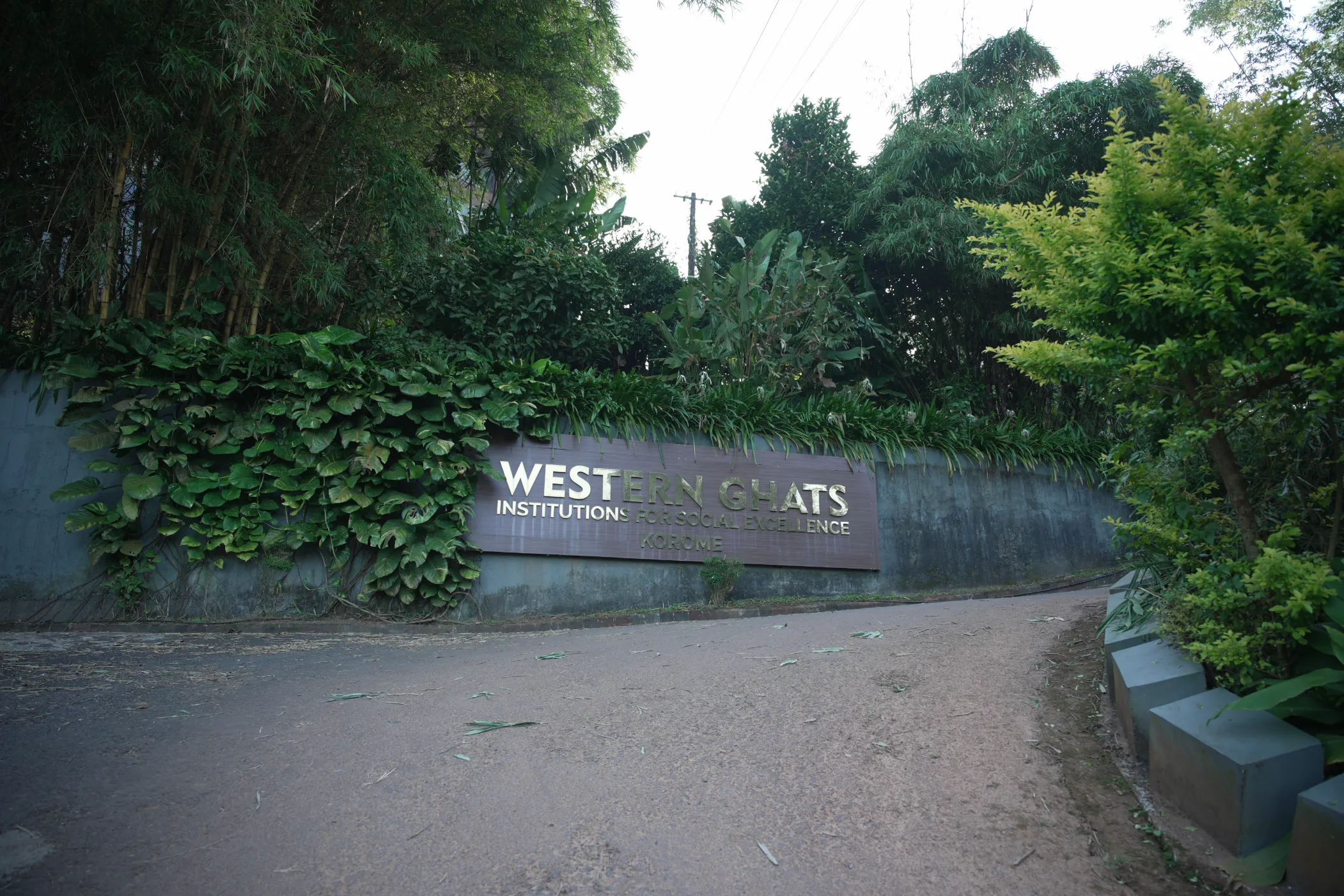 korome-campus-entrance-name-board