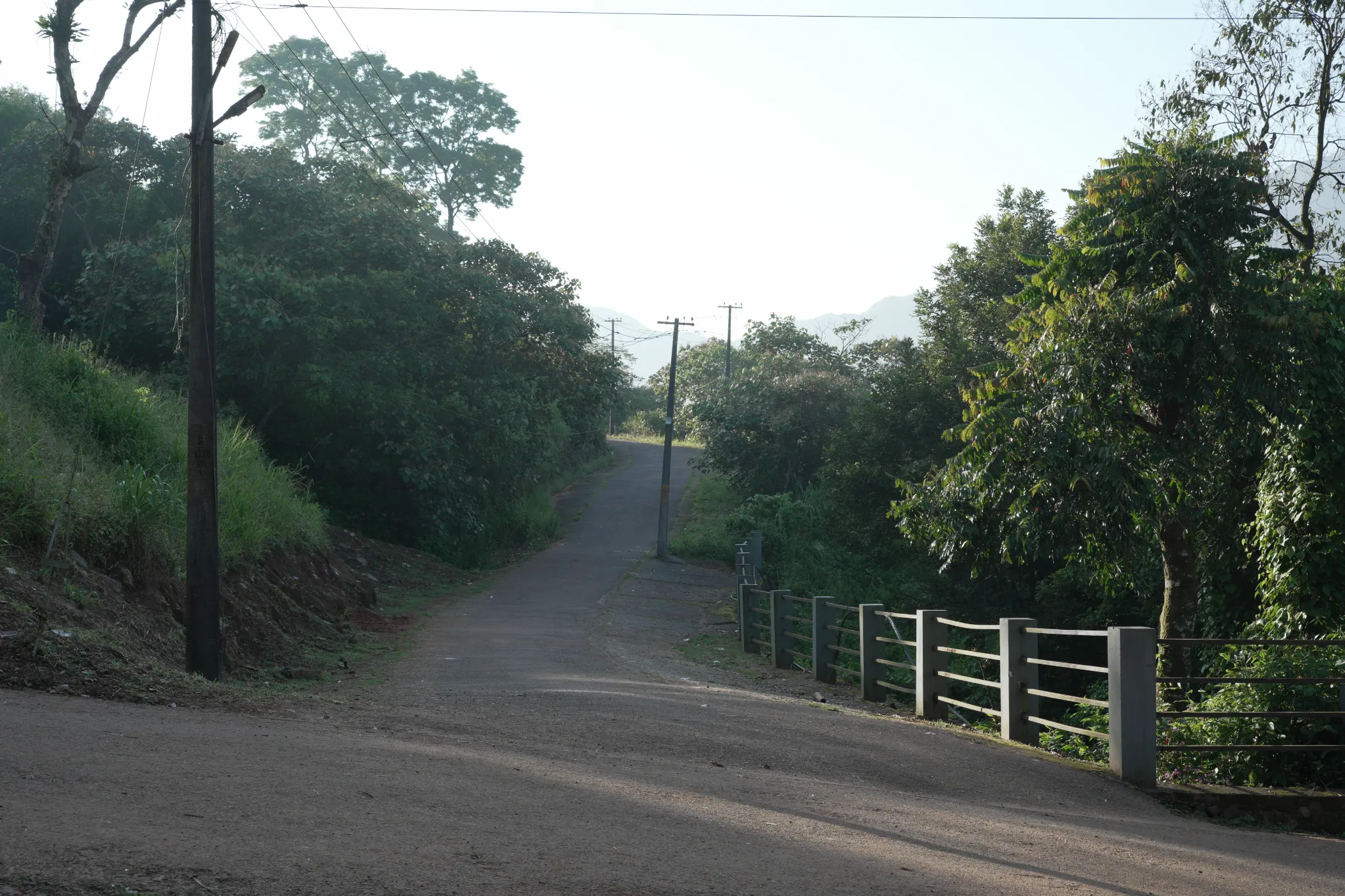 korome-campus-road-concrete-fence